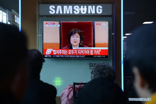 People watch a TV screen broadcasting news about Park Geun-hye's impeachment in Seoul, South Korea, March 10, 2017. South Korean President Park Geun-hye was permanently removed from office Friday as the constitutional court upheld the motion to impeach the scandal-hit leader. (Xinhua/Liu Yun)