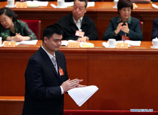 Yao Ming, a member of the 12th National Committee of the Chinese People's Political Consultative Conference (CPPCC), walks to the podium to deliver a speech at the third plenary meeting of the fifth session of the 12th CPPCC National Committee in the Great Hall of the People in Beijing, capital of China, March 10, 2017. (Xinhua/Zhang Cheng)