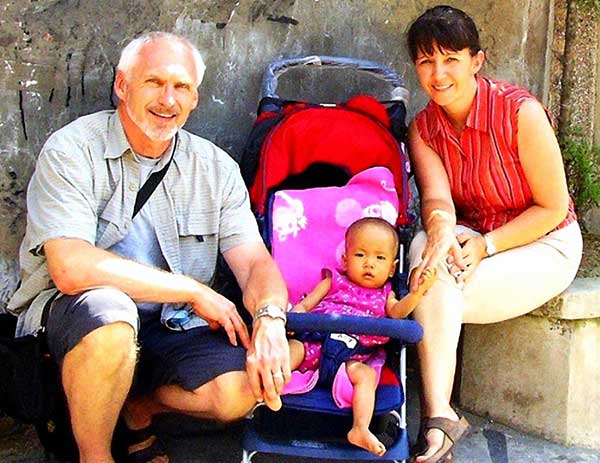 Greg and Cathy Crowell of Canada are shown with Hosanna, an abandoned child they adopted from a welfare house in Guizhou province in 2007. (Photo provided to China Daily)
