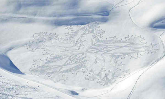 British artist Simon Beck has produced more than 250 drawings on snowscapes around the world since 2004. (Photo provided to China Daily)