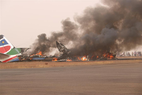 Photo taken on March 20, 2017 shows a crashed plane at Wau Airport, northern South Sudan. All 43 passengers and six crew members have survived the plane crash that occurred in the northern South Sudan town of Wau on Monday afternoon, local authorities have confirmed. (Xinhua/Ma Qingfeng)