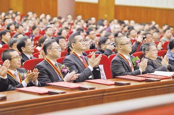 Award winners and representatives attend the meeting for Shanghai Science and Technology Awards. (Chen Zhengbao)