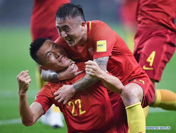 China's Yu Dabao (L) celebrates his goal with Wang Yongpo during the 2018 FIFA World Cup Russia qualification match against South Korea in Changsha, central China's Hunan province, March 23, 2017. (Xinhua/Kong Hui)