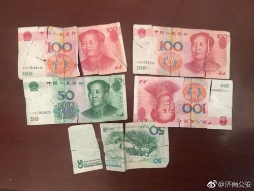 Torn banknotes. (Photo from Weibo)