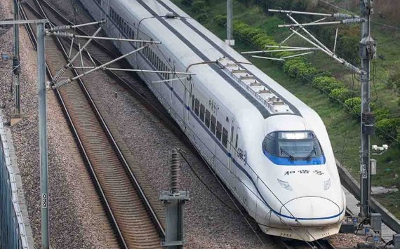 China's high-speed railway mileage reached 22,000 kilometers by the end of 2016. (Photo/CGTN)
