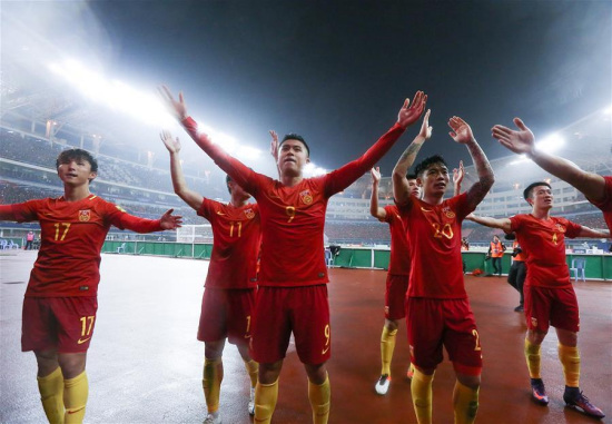 Team China greet their fans after the 2018 FIFA World Cup Russia qualification match against South Korea in Changsha, central China's Hunan province, March 23, 2017. China won 1-0. (Xinhua/Cao Can)