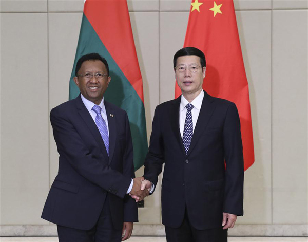 Chinese Vice Premier Zhang Gaoli (R) meets with President of Madagascar Hery Rajaonarimampianina, at the Boao Forum for Asia (BFA) Annual Conference 2017 in Boao, south China's Hainan Province, March 24, 2017. (Xinhua/Xie Huanchi)