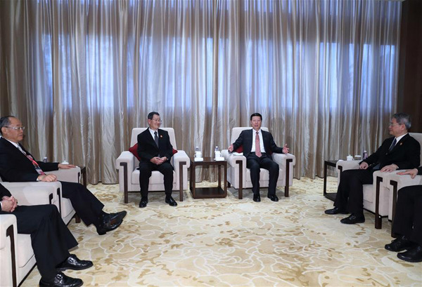 Chinese Vice Premier Zhang Gaoli (2nd R) meets with Vincent Siew (2nd L), honorary chairman of the Taiwan-based Cross-Straits Common Market Foundation, at the Boao Forum for Asia Annual Conference 2017 in Boao, south China's Hainan Province, March 24, 2017. (Xinhua/Wang Ye)