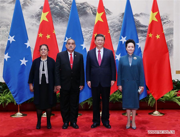 Chinese President Xi Jinping (2nd R) and his wife Peng Liyuan pose for a photo with Micronesian President Peter M. Christian (2nd L) and his wife in Beijing, capital of China, March 27, 2017. Xi held a welcome ceremony for Micronesian President Peter M. Christian before their talks here on Monday. (Xinhua/Ju Peng)