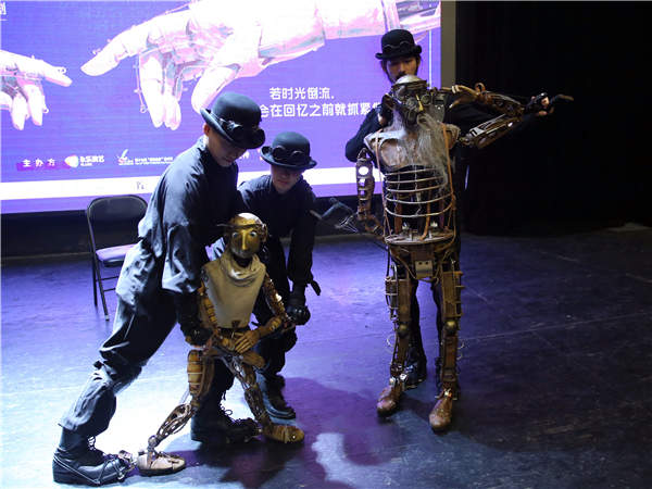 Each puppet is controlled by two actors onstage. (Photo by Zou Hong/China Daily)
