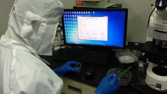 Chinese scientists have found that a drop of water  can generate a continuous flow of electric current.  (Photo/CGTN)