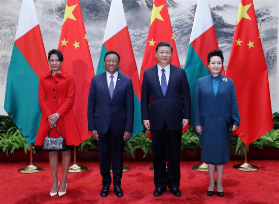 Chinese President Xi Jinping (2nd R) and his wife Peng Liyuan (1st R) pose for a photo with Hery Rajaonarimampianina (2nd L), president of Madagascar, and his wife in Beijing, capital of China, March 27, 2017. (Xinhua/Ju Peng)