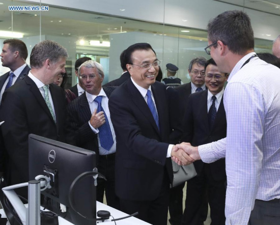 Chinese Premier Li Keqiang and his New Zealand counterpart Bill English visit a Chinese-owned research and development (R&D) center in Auckland, New Zealand, March 28, 2017. (Xinhua/Pang Xinglei)