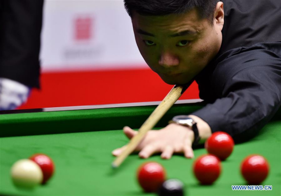 Ding Junhui of China competes during the first round match of 2017 World Snooker China Open Tournament against Paul Davison of England in Beijing, capital of China, March 28, 2017. Ding Junhui won 5-0. (Xinhua/Zhang Chenlin)