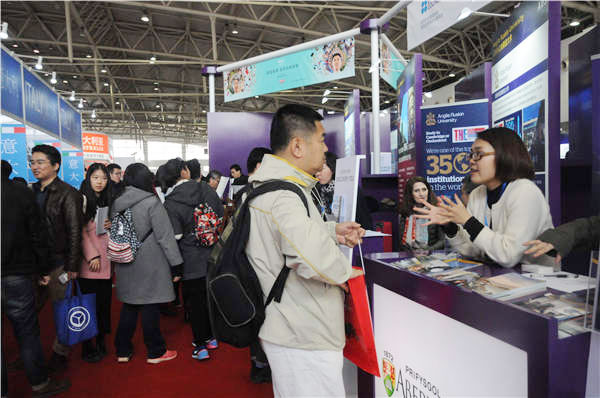 The China International Education Exhibition Tour draws a big crowd of visitors in Beijing on Saturday. Xu Lin/China Daily
