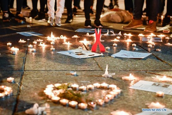 Candles are lit during the demonstration in front of City Hall in Paris, France on March 29, 2017. The demonstration of the Chinese community carried on for the third day in front of the City Hall to protest against police killing of a Chinese national in a conflict last Sunday night.(Xinhua/Chen Yichen)