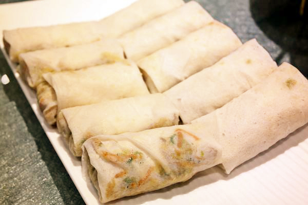 Veggies rolls made from Xiamen thin pancakes. (File photo)