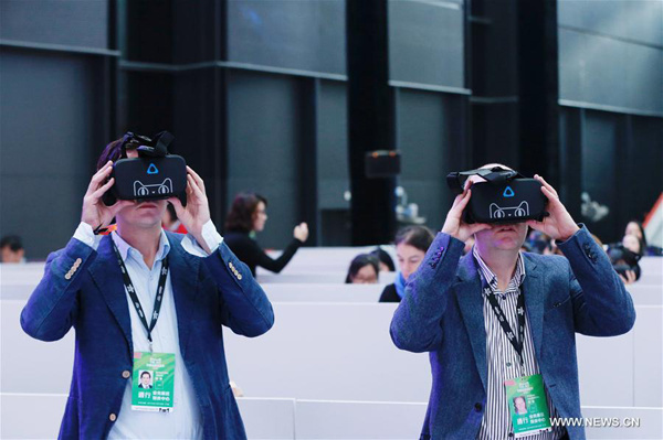 Media workers experience Buy+, the world's first virtual reality (VR) shopping store on Alibaba's online marketplace Tmall, in Shenzhen, South China's Guangdong province, Nov 11, 2016. (Photo/Xinhua)