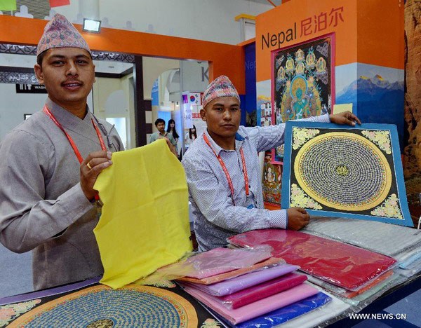 Traders from Nepal show off crafts during the 21st Century Maritime Silk Road Expo in Fuzhou, capital of East China's Fujian province, May 18, 2015. (Photo/Xinhua)