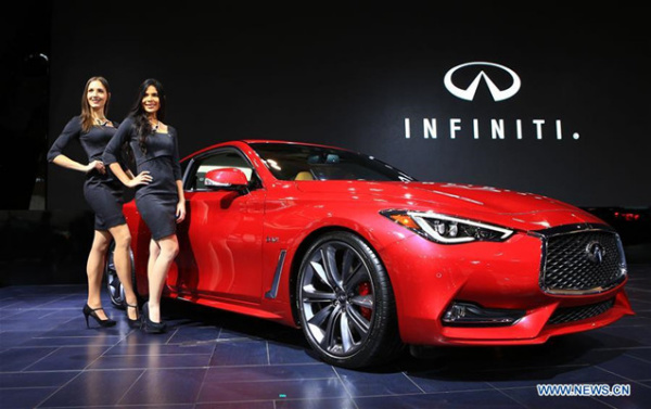 Models pose for photos with a 2017 Infiniti Q60 sports coupe during the media day of Canadian International AutoShow at the Metro Toronto Convention Centre in Toronto, Canada, Feb. 11, 2016. The 10-day show will officially kick off on Feb. 12. (Xinhua/Zou Zheng)