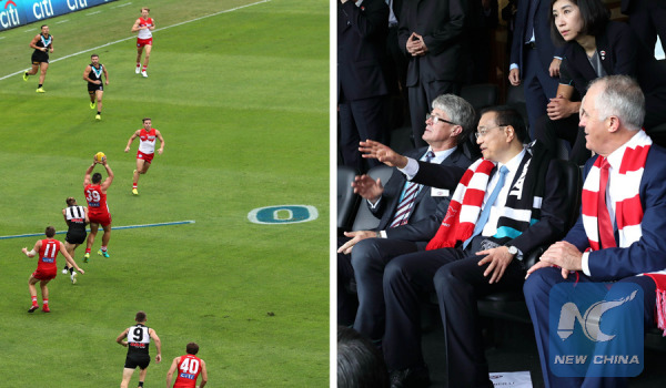 This combined photo shows Chinese Premier Li Keqiang and his Australian counterpart Malcolm Turnbull watching a match of Australian Football in Sydney, Australia, March 25, 2017. (Xinhua/Pang Xinglei)
