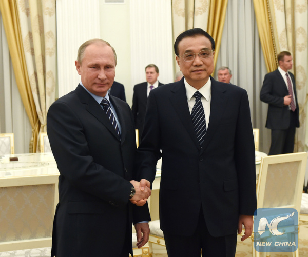 Chinese Premier Li Keqiang meets with Russian President Vladimir Putin at the Kremlin Palace in Moscow, capital of Russia, Nov. 8, 2016. (Xinhua/Rao Aimin)