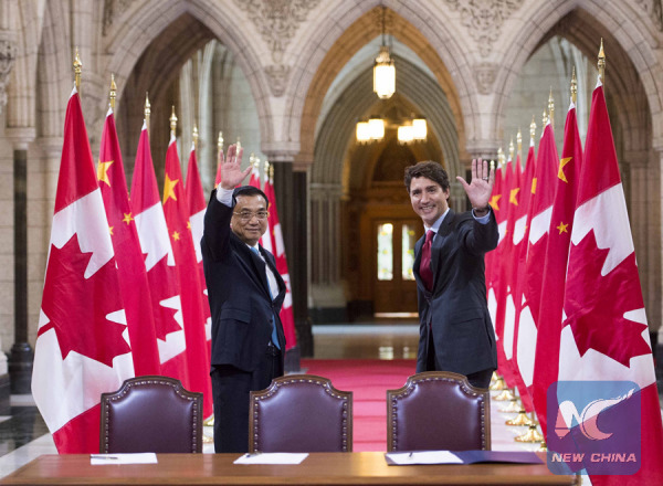 Chinese Premier Li Keqiang (L) and his Canadian counterpart Justin Trudeau attend the signing ceremony of a series of bilateral cooperation documents in Ottawa, Canada, Sept. 22, 2016. (Xinhua/Li Xueren)