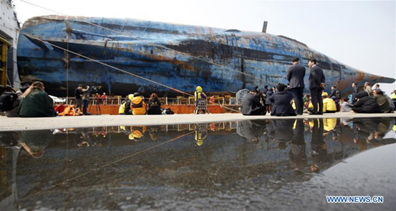 The remains of sunken South Korean passenger ferry Sewol arrive at a port in Mokpo, some 90 km away from the Jindo Island, South Korea, March 31, 2017. (Xinhua/Yao Qilin)