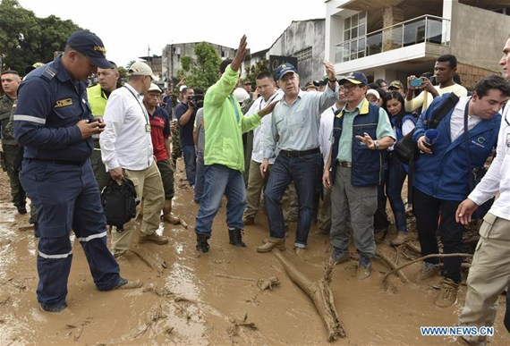 Image provided by Colombia's Presidency shows Colombian President Juan Manuel Santos (C, front) visiting the site of landslide in Mocoa, capital city of Putumayo department, Colombia, on April 1, 2017. At least 154 people were killed in a landslide in Mocoa, said Colombian President Juan Manuel Santos on Saturday. (Xinhua/Cesar Carrion/Colombia's Presidency)