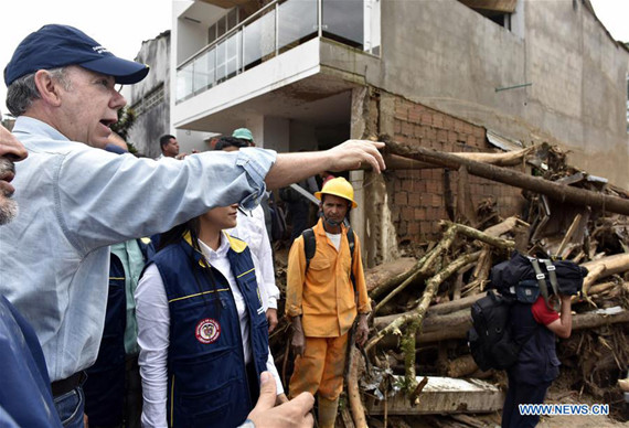 Image provided by Colombia's Presidency shows Colombian President Juan Manuel Santos (L) visiting the site of landslide in Mocoa, capital city of Putumayo department, Colombia, on April 1, 2017. At least 154 people were killed in a landslide in Mocoa, said Colombian President Juan Manuel Santos on Saturday. (Xinhua/Cesar Carrion/Colombia's Presidency)