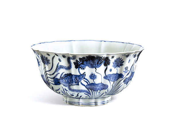 Sotheby's Hong Kong sales of Chinese porcelain on April 5 will auction a blue-and-white qinghua bowl dated to the Xuande period. (Photo provided to China Daily)