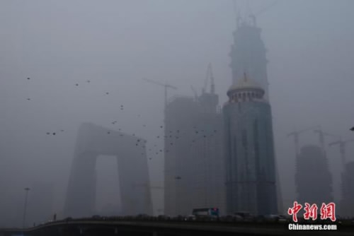 The Ministry of Environmental Protection (MEP) said some 5,600 environmental inspectors will be sent to Beijing, Tianjin, and 26 smaller cities in the Beijing-Tianjin-Hebei region and nearby areas. (Photo/Chinanews.com)