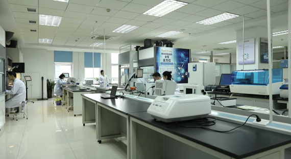 In 2016, the U.S. company Thermo Fisher Scientific teamed up with West China Hospital in China's Sichuan Province to form a joint research platform for Precision Medicine.   (Photo/CGTN)