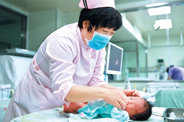Treatment of newborn babies will now be reimbursed under Beijing's basic medical insurance system after the new plan comes into effect on Saturday. (Photo/Feng Yongbin)