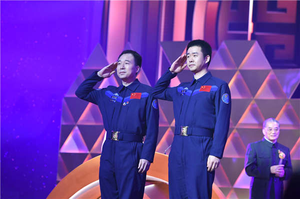 The You Bring Charm to the World award ceremony was held in Beijing on March 31. The winners include astronauts Jing Haipeng (left) and Chen Dong.