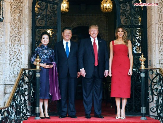Chinese President Xi Jinping (2nd L) and his wife Peng Liyuan (1st L) pose for a photo with U.S. President Donald Trump (2nd R) and First Lady Melania Trump in the Mar-a-Lago resort in Florida, the United States, April 6, 2017. Chinese President Xi Jinping met with his U.S. counterpart Donald Trump here on Thursday. (Xinhua/Rao Aimin) 