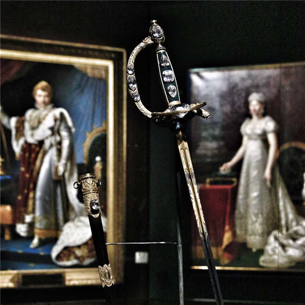 A collection of French treasures, including the Consular Sword, will be part of a display of nearly 300 precious objects at the Palace Museum in Beijing from Tuesday. (Photo/China Daily)