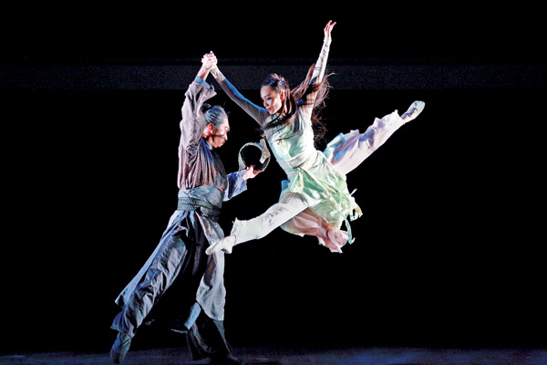 Pan Lingjuan leaps while dancing with Huang Lei.  S2 PRODUCTION/ FOR CHINA DAILY