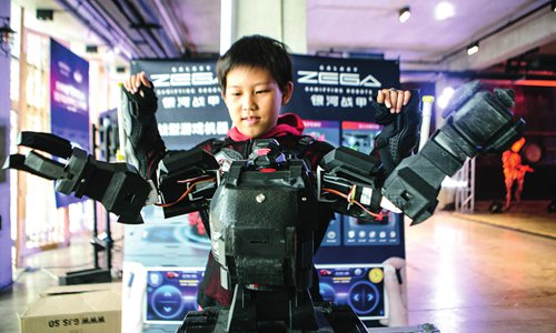 A boy imitates a robot. (Photo: Li Hao/GT)