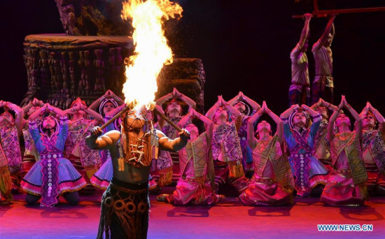 Photo taken on April 19, 2017 shows the scene of the dance drama Kampha and Ivory Princess in Vientiane, capital of Laos, April 19, 2017. (Xinhua/Liu Ailun)