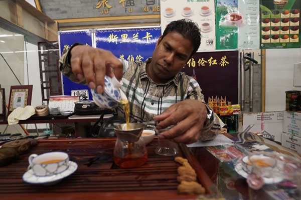 Anura Banda, CEO of Beijing Heavenly Trade Co Ltd, makes tea at his tea shop in Beijing, China, on April 19, 2017. (Photo by Li Xiupeng / chinadaily.com.cn)