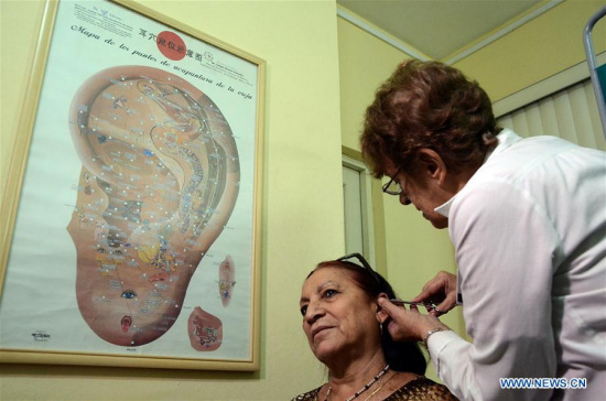 Image taken on March 2, 2017 shows a doctor applying a natural and traditional Chinese medicine treatment on a patient at the Gastroenterology Institute in Havana, Cuba. Over the last 20 years, traditional Chinese medicine (TCM) has been gaining ground in Cuba as a new way of easing ailments and treating chronic pains and diseases. (Xinhua/Joaquin Hernandez)