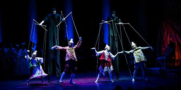 Dancers perform a combination of classical ballet, contemporary dance and Hungarian folk dance in Sissi.(Photo provided to China Daily)