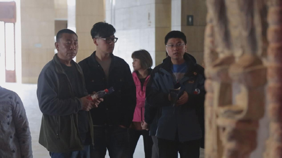 Visitors came to see the ancient pagoda in the Shanxi Museum.  (Photo/CGTN)