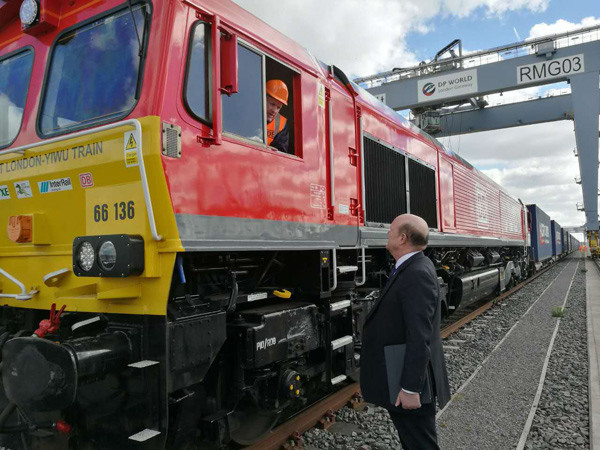The first UK to China export train, laden with containers of British goods, is seen during the official ceremony to mark its departure from the DP World London Gateway, Stanford-le-Hope, Britain April 10, 2017. (Photo by Angus McNeice/chinadaily.com.cn)
