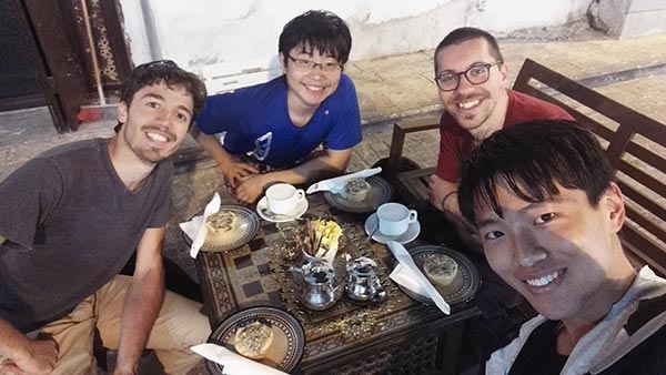 Xu Mengmeng (right) socializes with international students, while studying at the King Abdullah University of Science & Technology in Jeddah, Saudi Arabia. (Photo provided to China Daily)