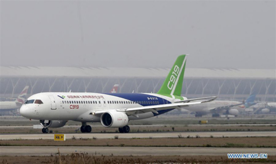 China's homemade large passenger aircraft C919 is given the first high-speed gliding test at Shanghai Pudong International Airport in Shanghai, east China, April 16, 2017. (Xinhua/Zhao Yun)