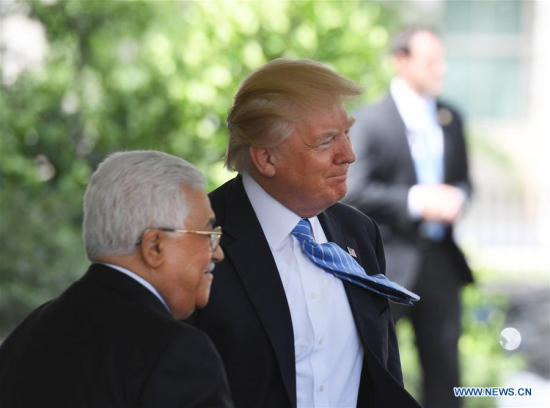 U.S. President Donald Trump (R) welcomes visiting Palestinian President Mahmoud Abbas at the White House in Washington D.C., the United States, May 3, 2017. (Xinhua/Yin Bogu)