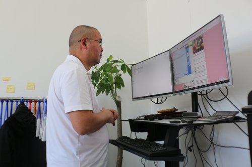 Zhu Tingshao analyzes users' Weibo posts to identify whether they have suicidal tendencies and need help. (Photo/Courtesy of Zhu Tingshao)