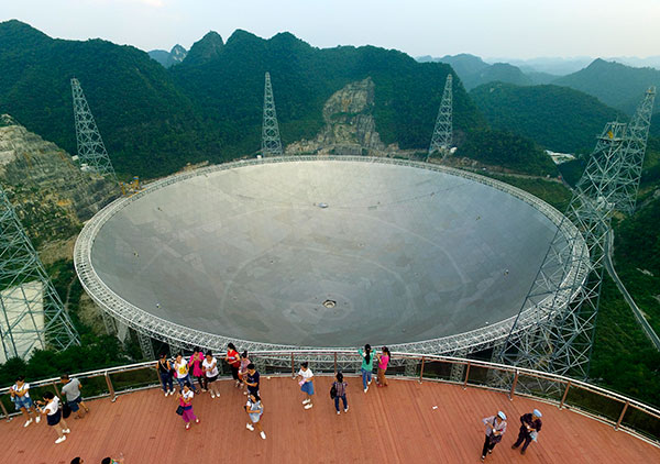 The Five-hundred-meter Aperture Spherical Telescope has become a popular tourist attraction in Guizhou province's Pingtang county.(Wu Dongjun/For China Daily)